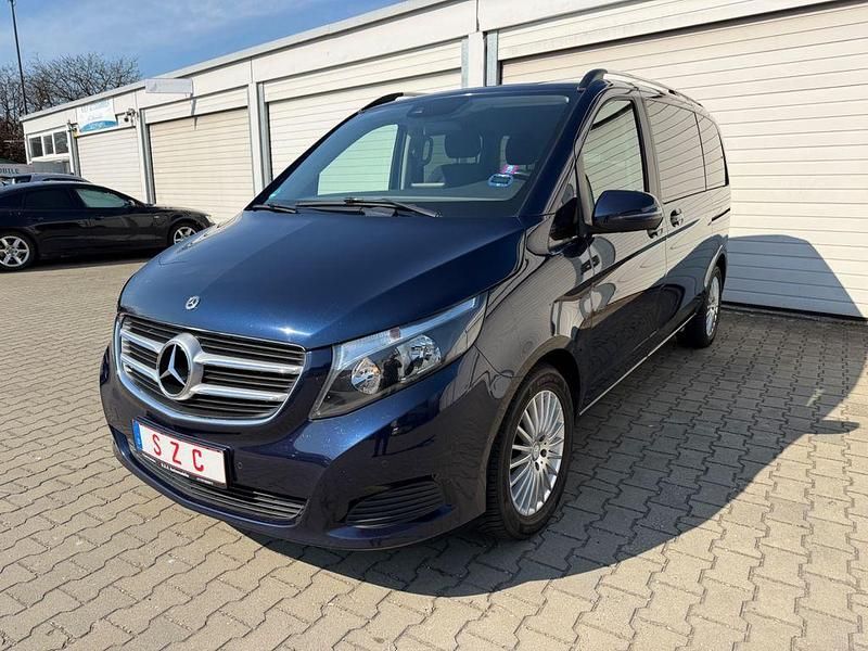 Gebraucht Mercedes V220 Edition 163 PS (119 kW) 2017 Cavansitblau Van / Kleinbus