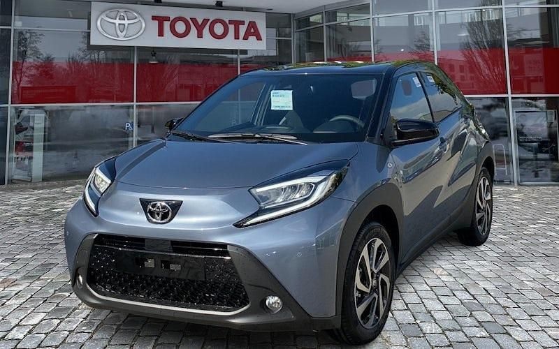 Neu Toyota Aygo X 72 PS (52 kW) 2025 Grau SUV