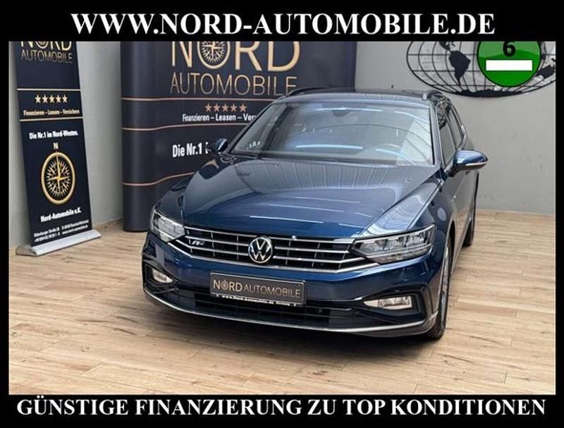 Aquamarinblau metallic (metallic) Gebraucht 2023 VW Passat R-line Kombi | 25.949 € (Fairer Preis) - Bild 1/3