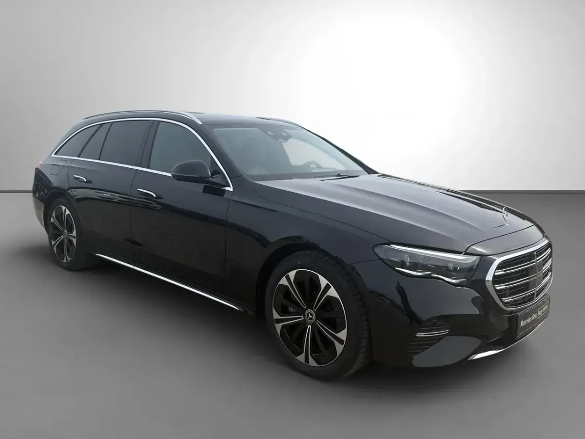 Gebraucht Mercedes E300 Exclusive 204 PS (150 kW) 2025 Schwarz Limousine