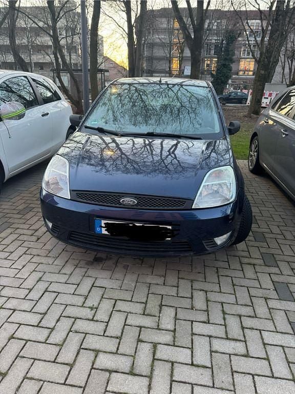 Blau Gebraucht 2003 Ford Fiesta Limousine | 800 € (Superpreis) - Bild 1/4