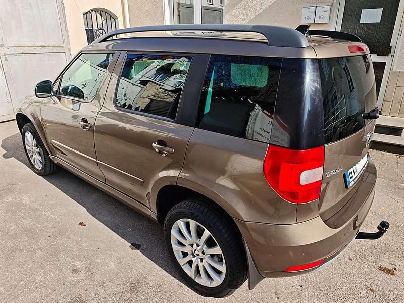 Gebraucht Skoda Yeti Elegance 140 PS (102 kW) 2015 Hneda mato/mato brown SUV