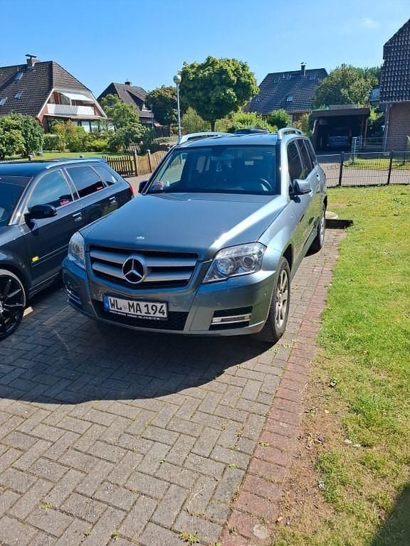 Grau Gebraucht 2011 Mercedes CLK220 SUV | 8.500 € - Bild 1/4