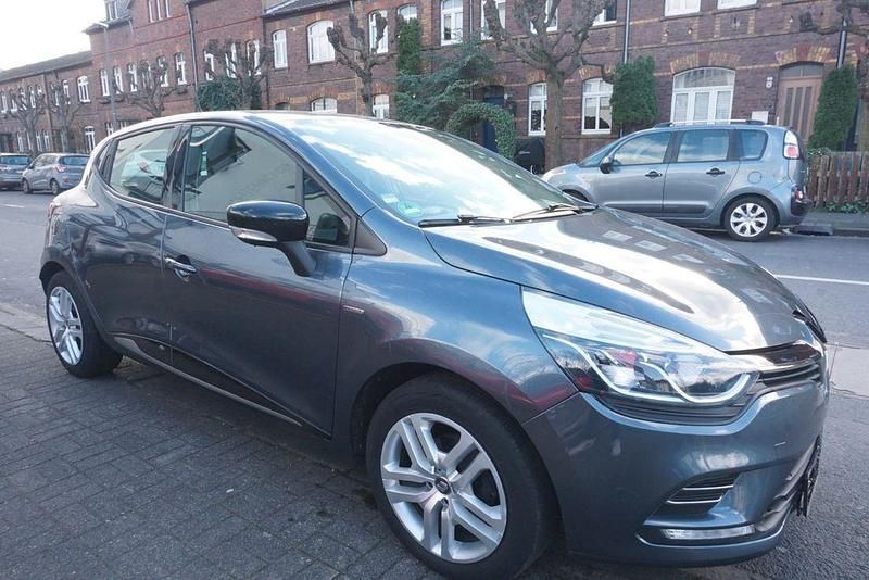 Gebraucht Renault Clio IV LIMITED 73 PS (53 kW) 2018 Grau Limousine