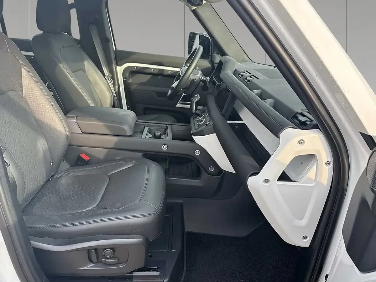 Gebraucht Land Rover Defender SE 252 PS (185 kW) 2024 Fuji white SUV