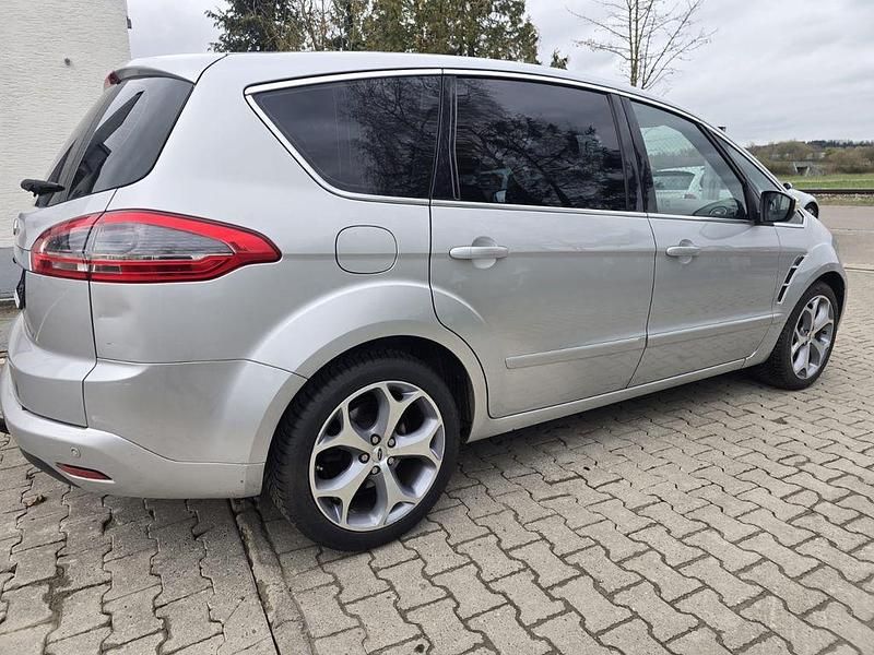Gebraucht Ford S-MAX Titanium 140 PS (102 kW) 2011 Silber Van / Kleinbus