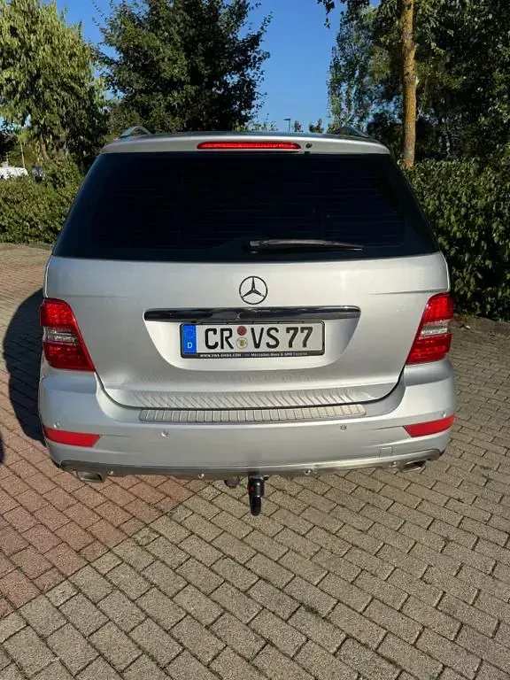 Gebraucht Mercedes ML350 231 PS (169 kW) 2010 Silber SUV