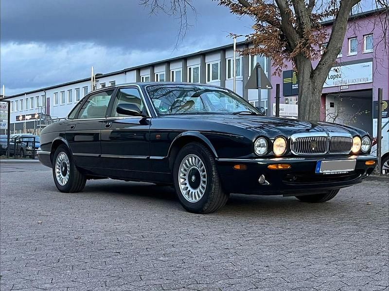 Grün Gebraucht 1998 Jaguar XJ8 Executive Limousine | 8.000 € (Fairer Preis) - Bild 1/4