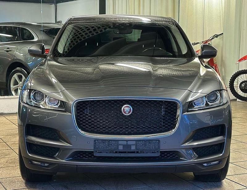 Gebraucht Jaguar F-Pace Pure 179 PS (131 kW) 2019 Grau SUV