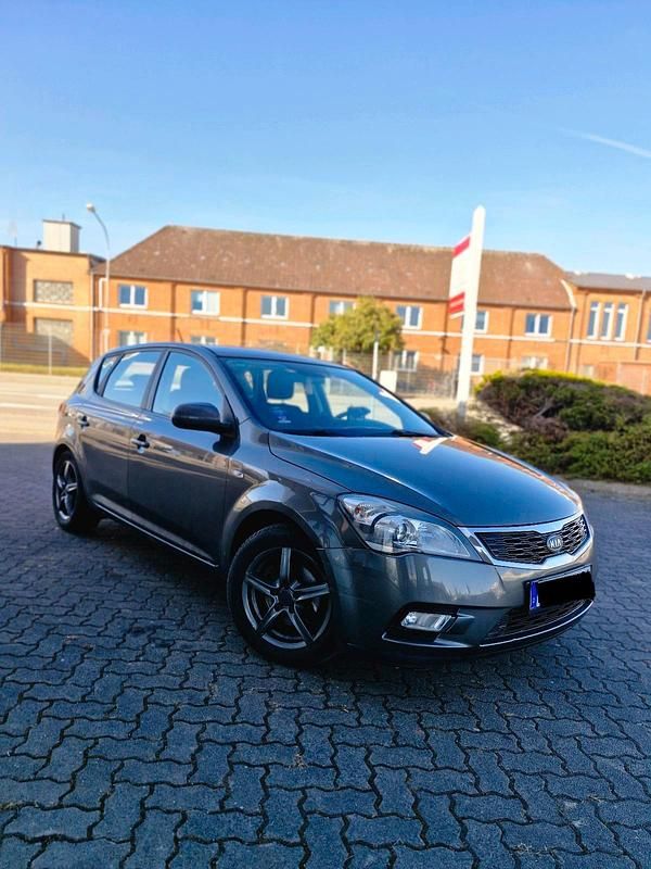 Gebraucht Kia Ceed 120 PS (88 kW) 2010 Grau Kleinwagen