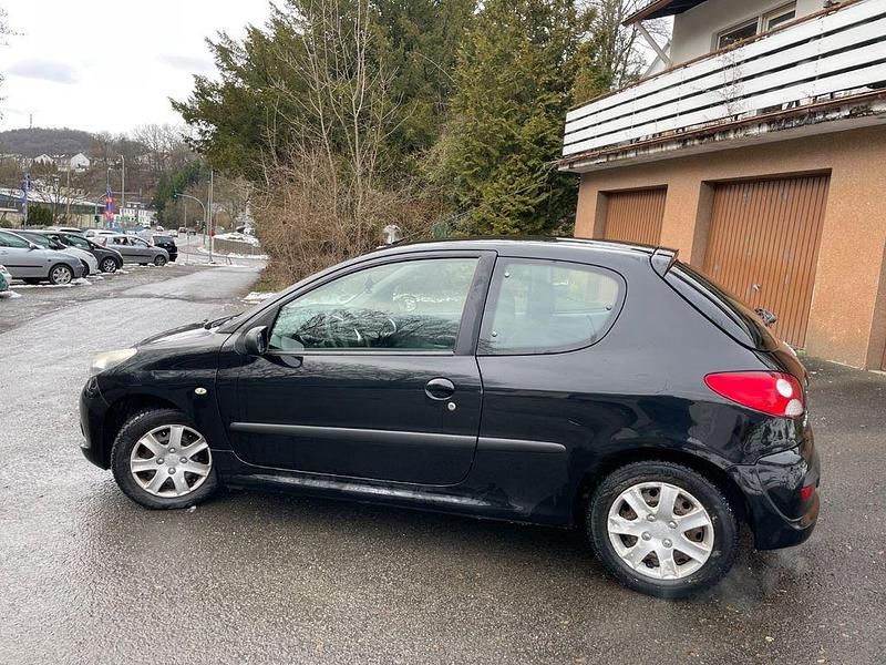 Gebraucht Peugeot 206+ Basis 75 PS (55 kW) 2009 Schwarz Kleinwagen