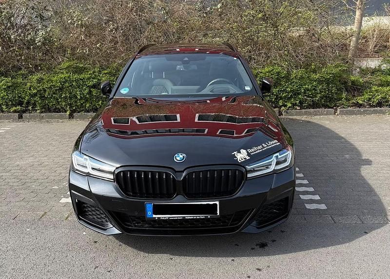Gebraucht BMW 530e Performance 292 PS (214 kW) 2024 Schwarz Limousine