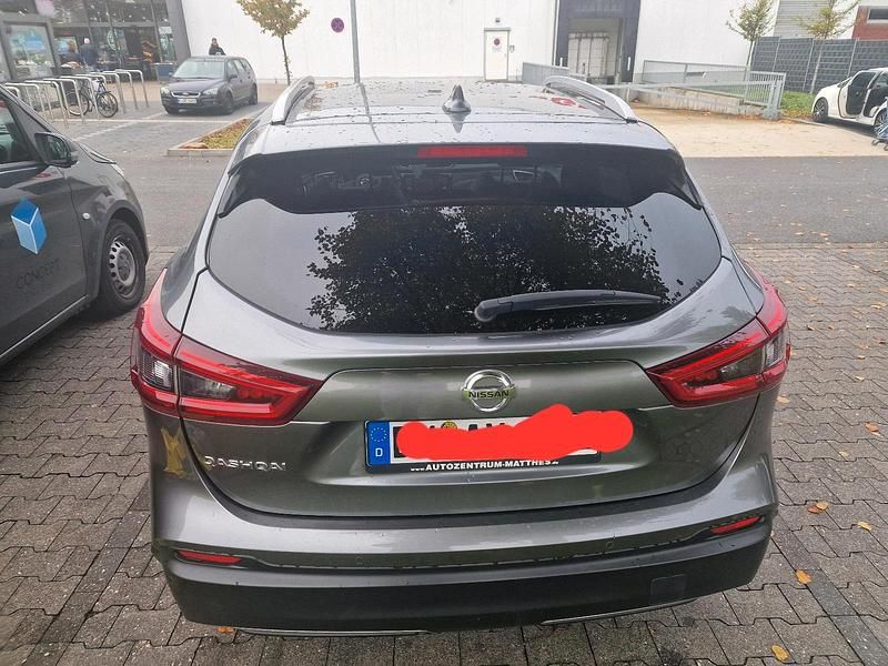 Grau Gebraucht 2018 Nissan Qashqai SUV | 13.950 € (Fairer Preis) - Bild 1/4
