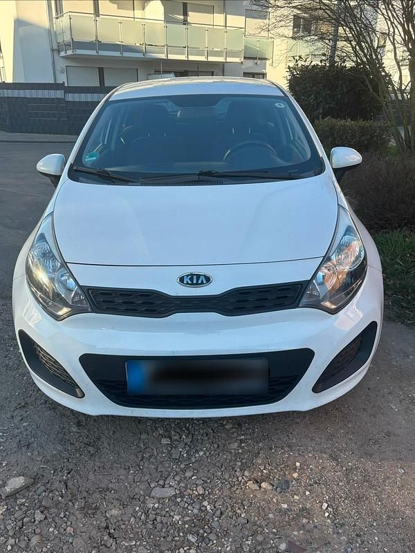 Gebraucht Kia Rio 109 PS (80 kW) 2011 Weiß Limousine