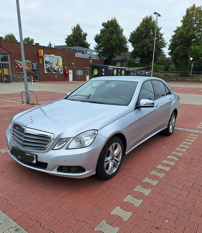 Gebraucht Mercedes E220 170 PS (125 kW) 2009 Grau Limousine
