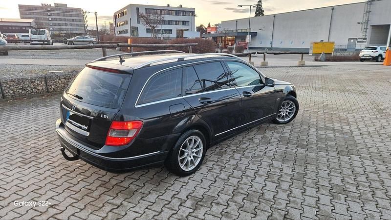Gebraucht Mercedes C220 175 PS (128 kW) 2010 Schwarz Kombi