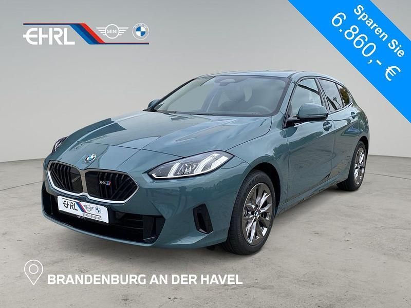 Grün Neu 2025 BMW 120 Performance Kleinwagen | 32.740 € (Superpreis) - Bild 1/4