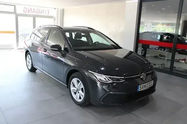 Gebraucht VW Golf VIII Life 116 PS (85 kW) 2022 Uranograu Kombi
