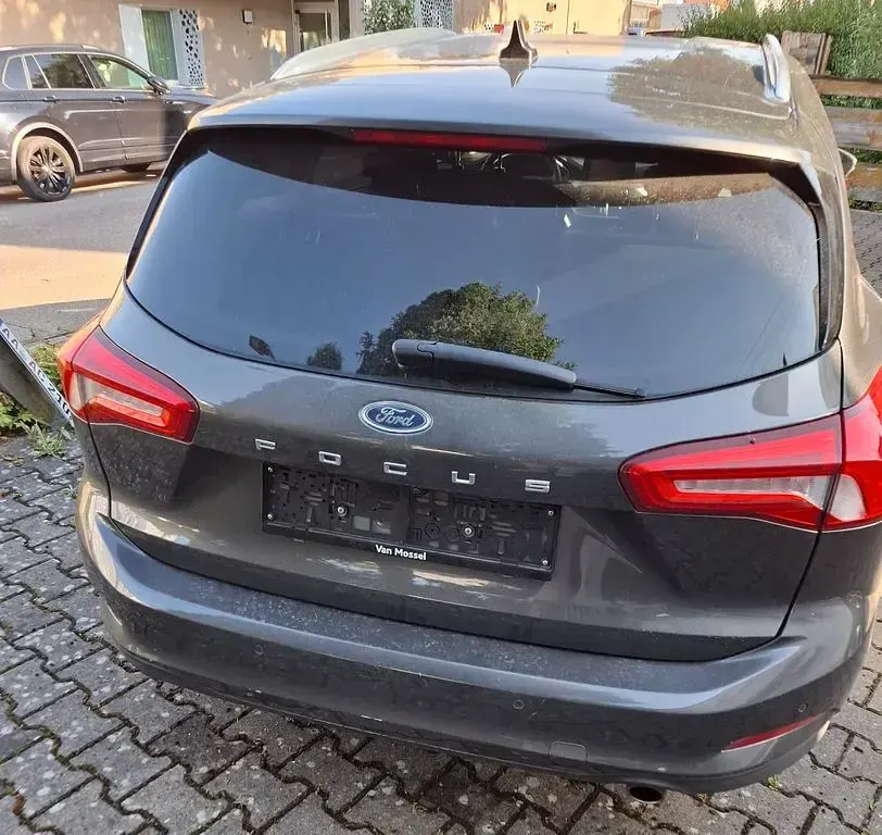 Gebraucht Ford Focus Trend 125 PS (91 kW) 2020 Grau Limousine