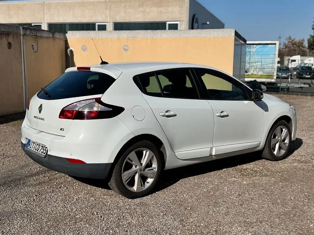 Gebraucht Renault Mégane III LIMITED 95 PS (69 kW) 2015 Weiß Limousine