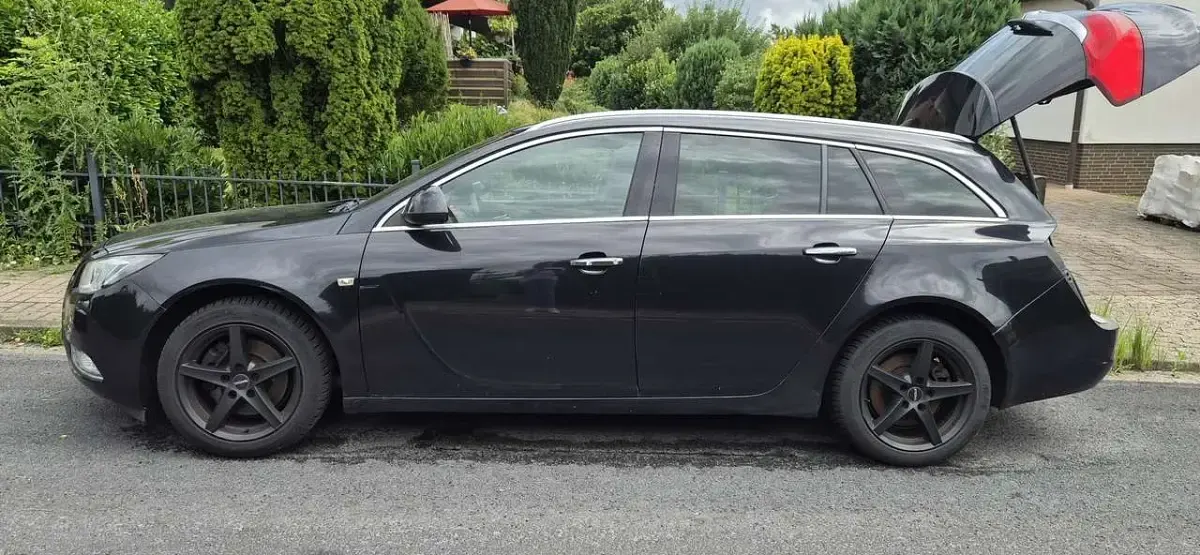 Gebraucht Opel Insignia 160 PS (117 kW) 2011 Schwarz Kombi