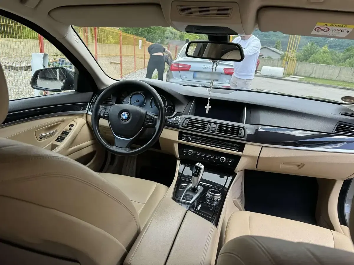 Gebraucht BMW 520 184 PS (135 kW) 2014 Silber Limousine