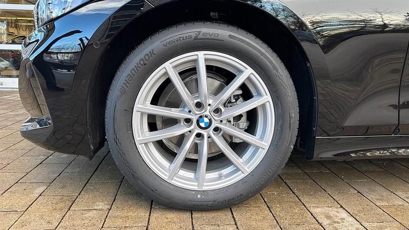 Neu BMW 318 Efficient Dynamics 156 PS (114 kW) 2026 Schwarz uni