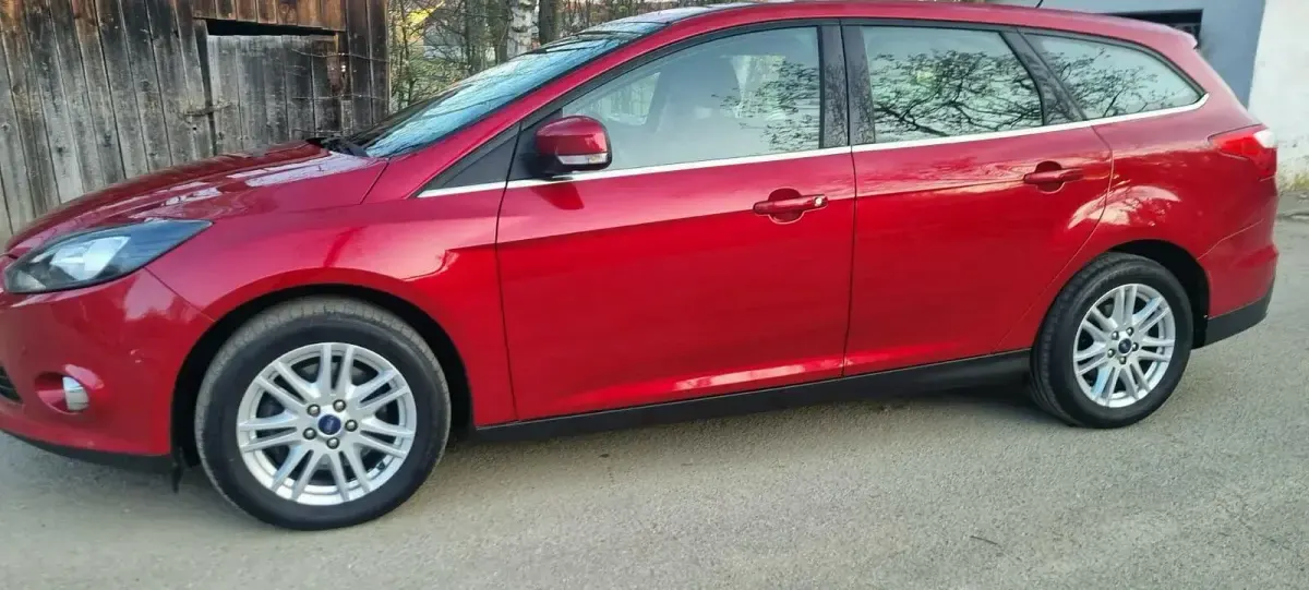 Gebraucht Ford Focus 150 PS (110 kW) 2014 Rot Kombi