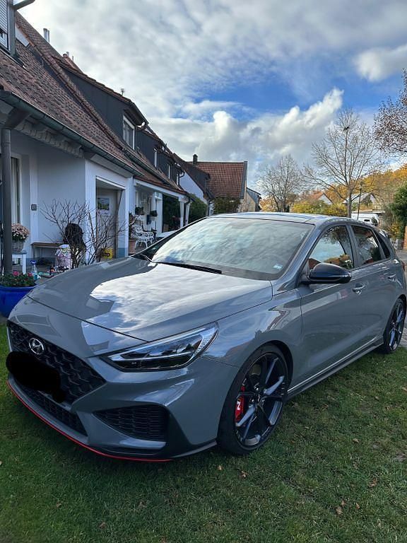 Grau Gebraucht 2021 Hyundai i30 N Performance Limousine | 32.500 € (Etwas zu teuer) - Bild 1/4