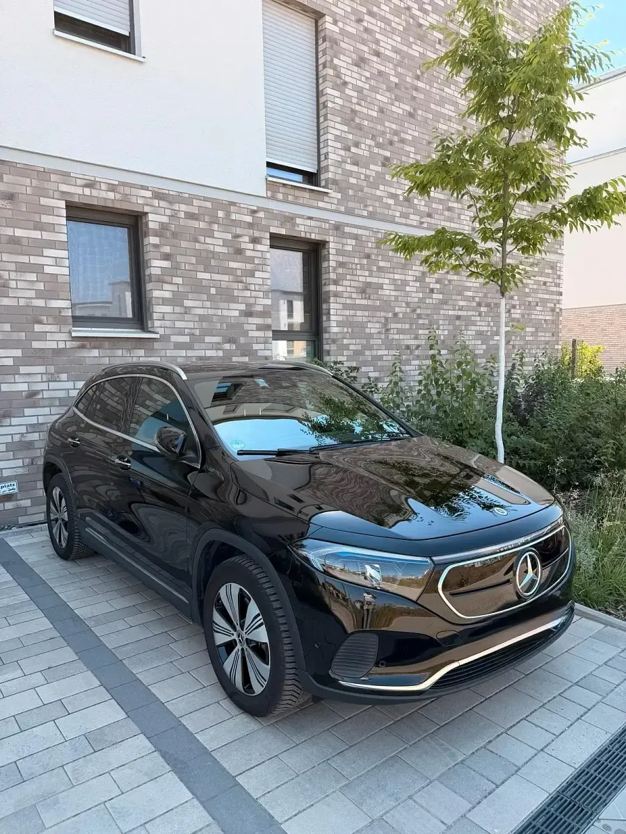 Gebraucht Mercedes EQA250 Progressive 139 kW (190 PS) 2022 Schwarz SUV