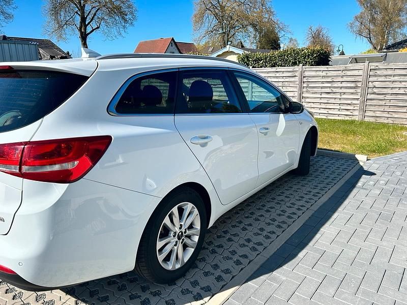 Gebraucht Kia Ceed 110 PS (80 kW) 2017 Weiß Kleinwagen