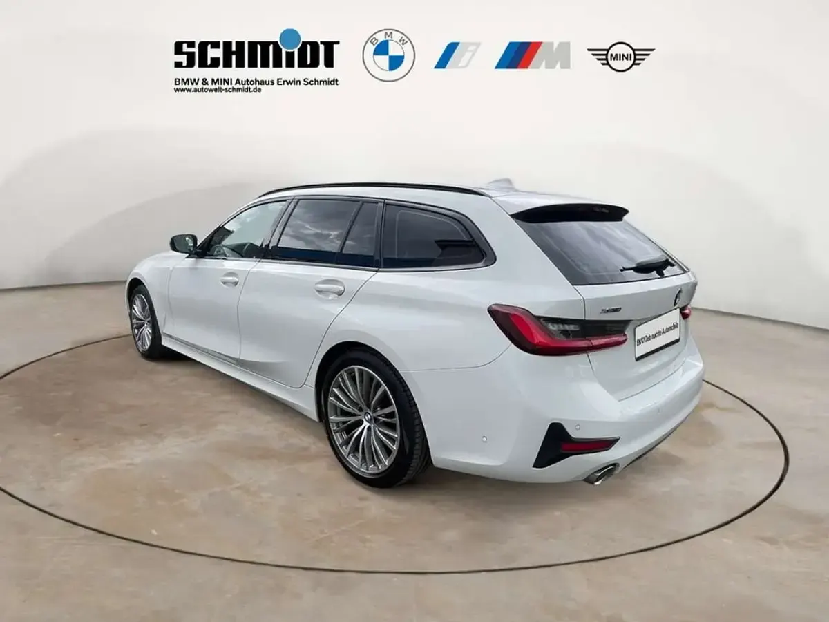 Gebraucht BMW 320 Sport Line 190 PS (139 kW) 2023 Alpinweiß uni Kombi