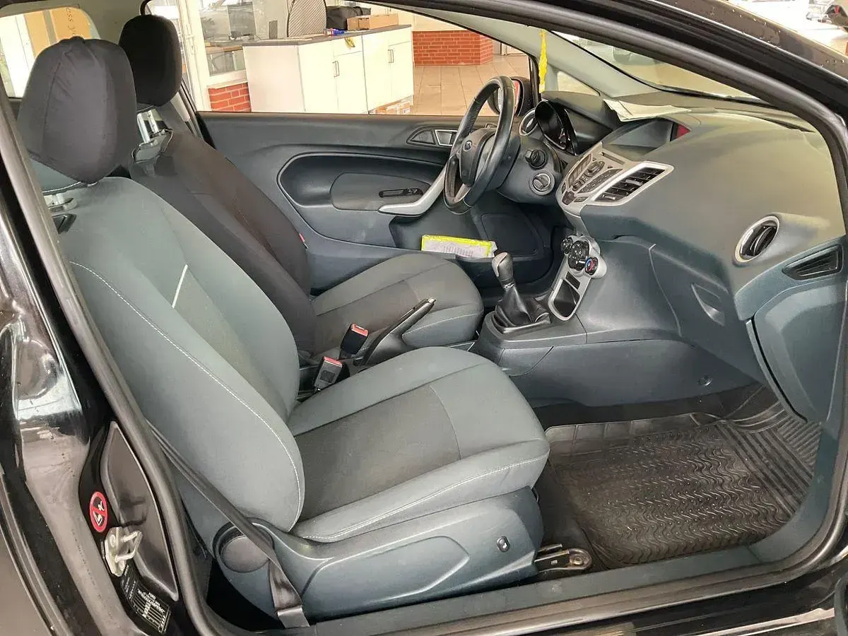 Gebraucht Ford Fiesta Trend 82 PS (60 kW) 2012 Schwarz Limousine