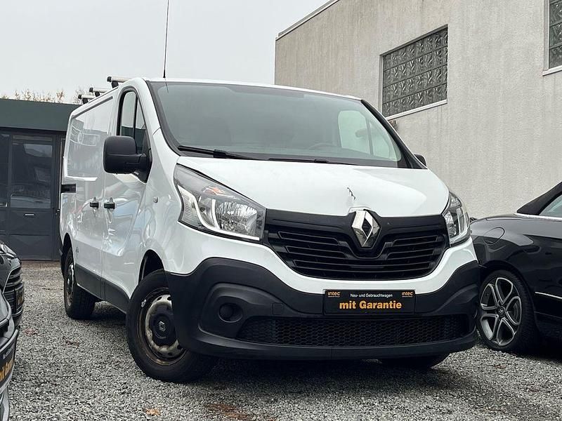 Gebraucht Renault Trafic Komfort 120 PS (88 kW) 2017 Weiß Van / Kleinbus