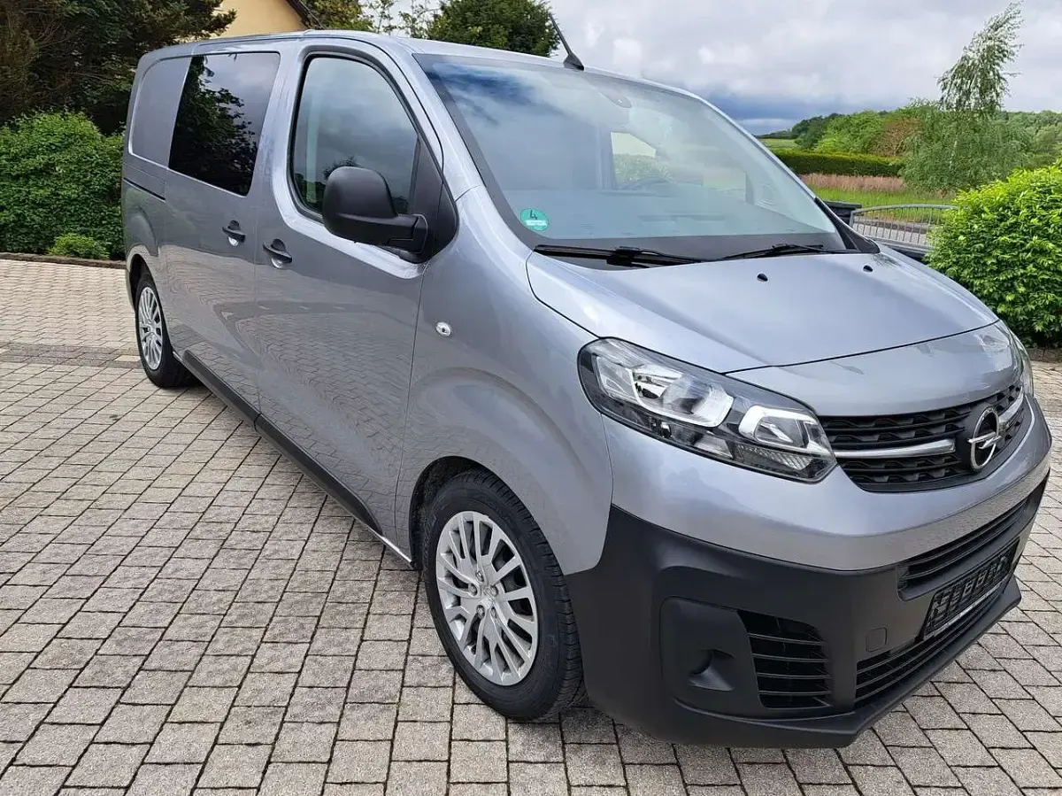 Gebraucht Opel Vivaro-e Combi Edition 144 PS (105 kW) 2022 Kontrast grau/quarz silber Van / Kleinbus