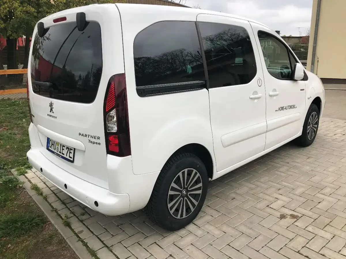 Gebraucht Peugeot TePee 35 kW (48 PS) 2018 Frost  weiß  uni Kombi