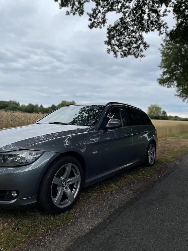Grau Gebraucht 2010 BMW 318 M Sport Kombi | 5.000 € (Fairer Preis) - Bild 1/4