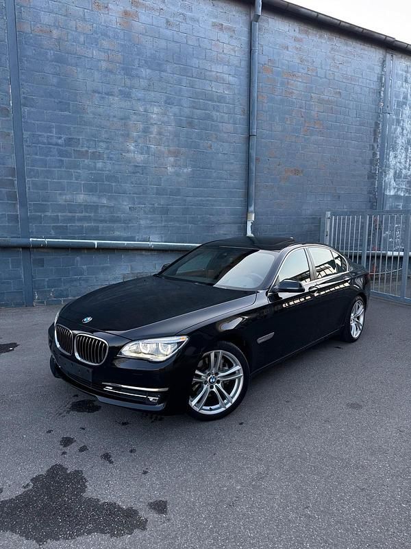 Gebraucht BMW 730 Comfort Edition 258 PS (189 kW) 2012 Schwarz Limousine