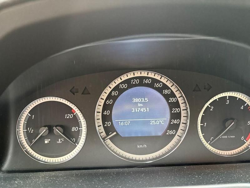 Gebraucht Mercedes C200 136 PS (100 kW) 2011 Grau Limousine