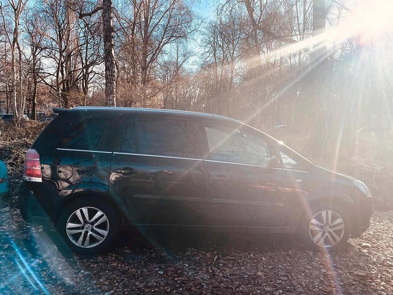 Schwarz Gebraucht 2007 Opel Zafira Van / Kleinbus | 600 € (Superpreis) - Bild 1/4
