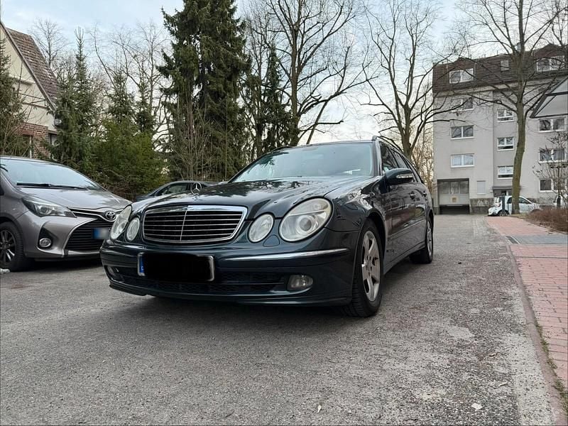 Gebraucht Mercedes E280 Avantgarde 177 PS (130 kW) 2005 Schwarz Kombi