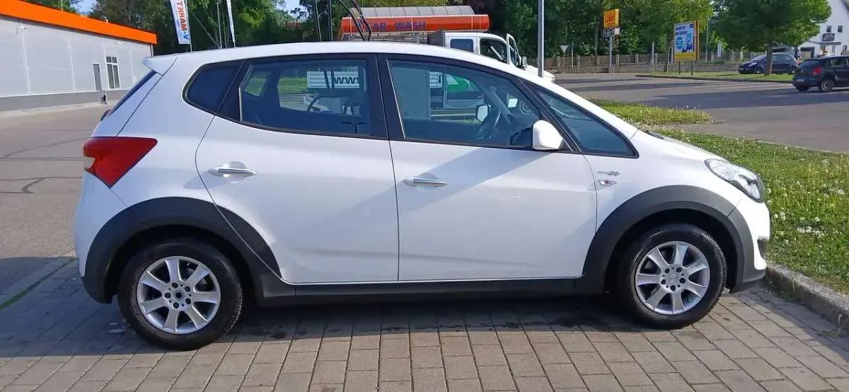 Gebraucht Hyundai ix20 90 PS (66 kW) 2013 Weiß Kleinwagen