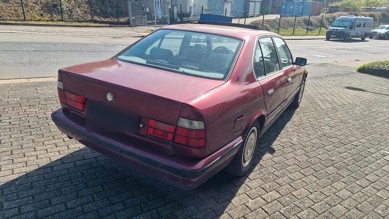 Gebraucht BMW 518 117 PS (86 kW) 1993 Rot Limousine