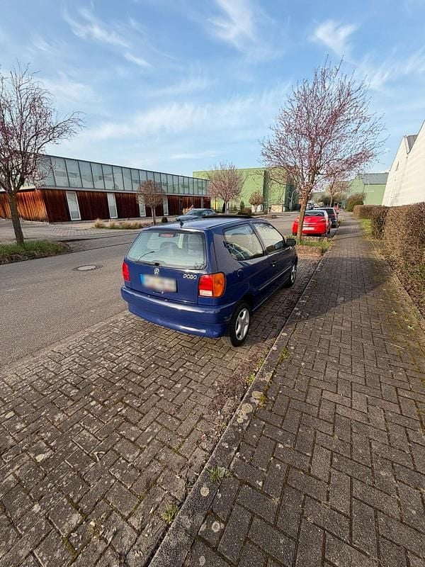 Gebraucht VW Polo 50 PS (36 kW) 1998 Blau Kleinwagen
