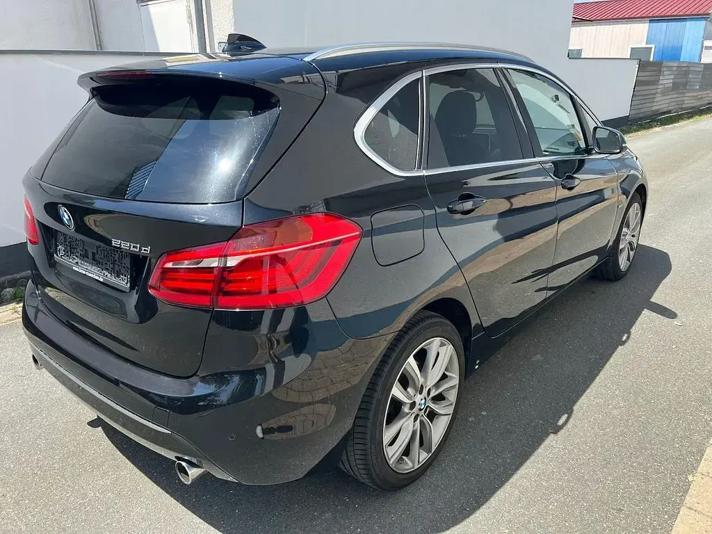 Gebraucht BMW 220 Active Tourer Luxury Line 190 PS (139 kW) 2015 Schwarz Van / Kleinbus