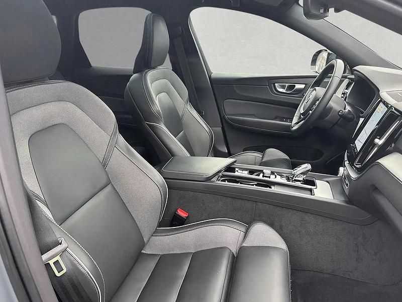 Gebraucht Volvo XC60 Plus 197 PS (144 kW) 2024 Thunder grey (metallic) SUV