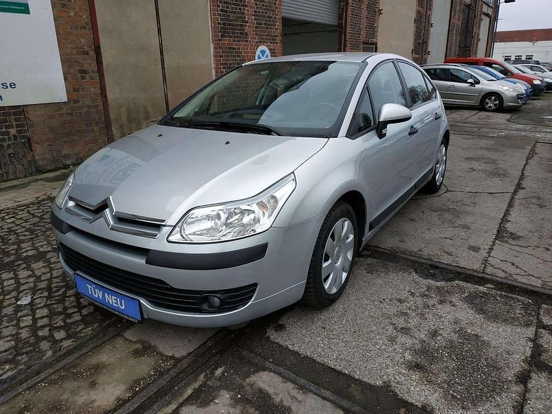 Aluminiumgrau Gebraucht 2006 Citroën C4 Kleinwagen | 3.990 € (Etwas zu teuer) - Bild 1/4