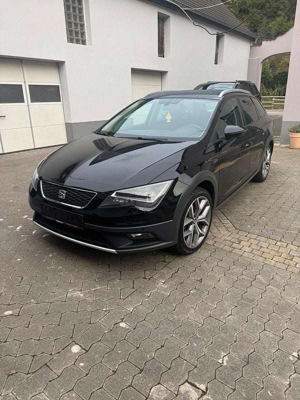 Schwarz Gebraucht 2015 Seat Leon X-Perience Xperience Kombi | 11.500 € (Fairer Preis) - Bild 1/4