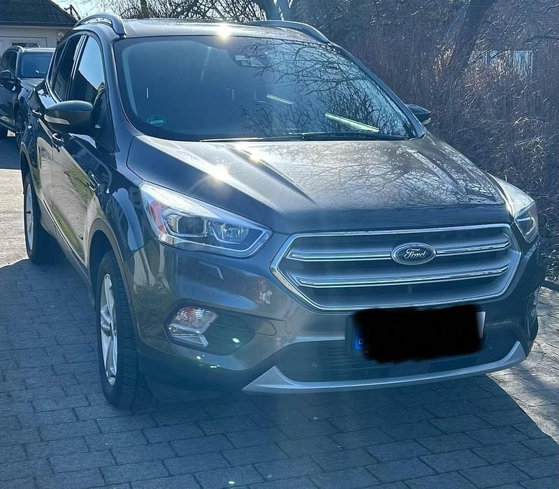 Usado Ford Kuga 179 HP (131 kW) 2017 Cinzento SUV