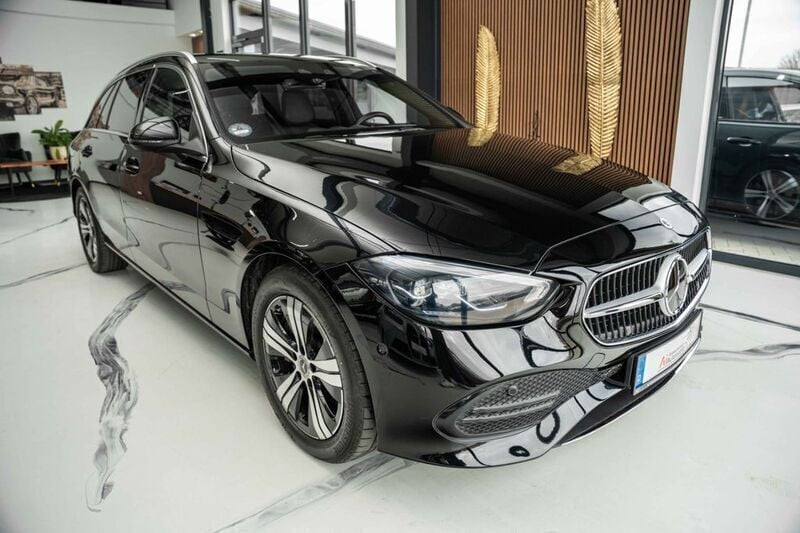 Gebraucht Mercedes C220 197 PS (144 kW) 2023 Ung. schwarz  unilack Kombi